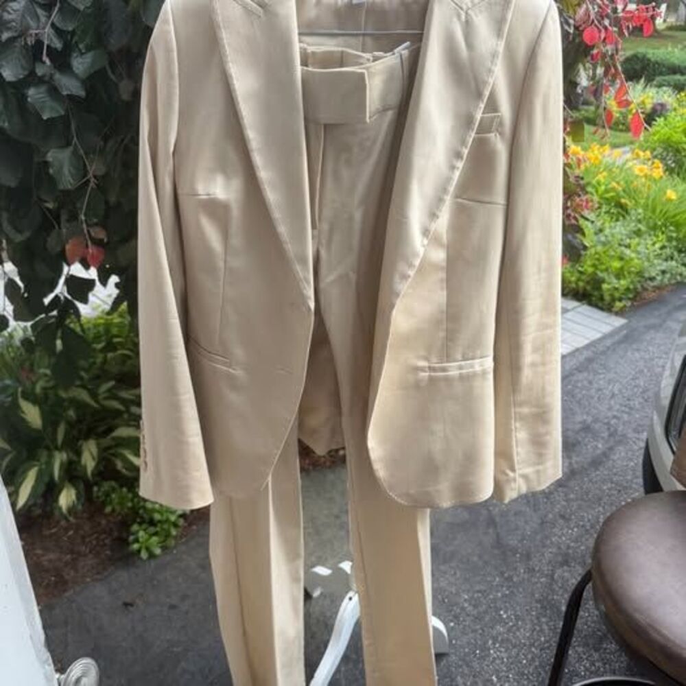 H&M NWT Cream/Ivory Two-Piece Suit – Blazer Size 8, Pants Size 6